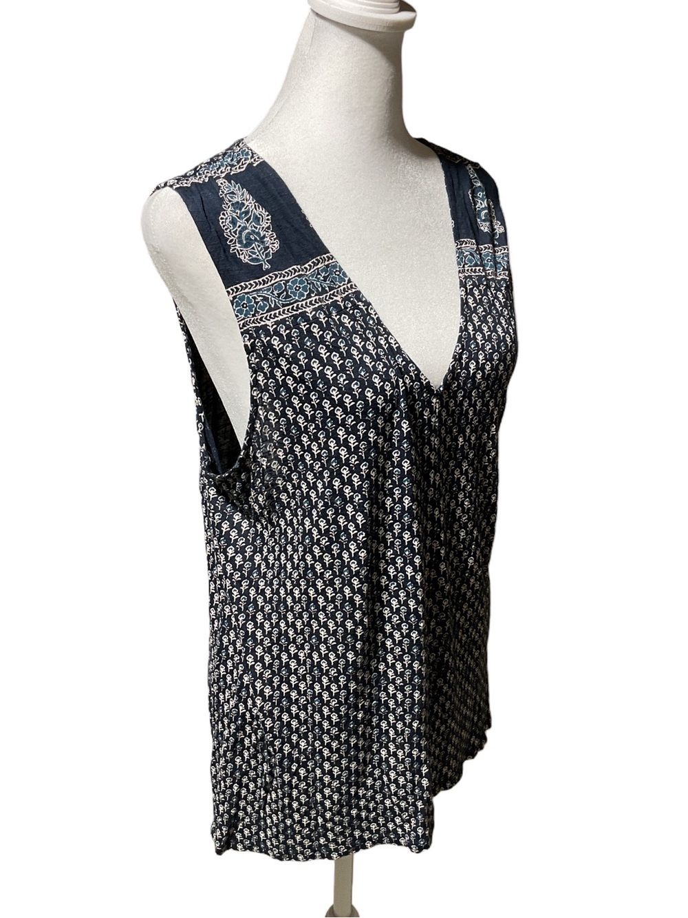 Lucky Brand Tank Top - Picture 4 of 9
